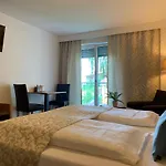 Gaestehaus An Der Sempt & Apartements 4*