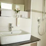 Gaestehaus An Der Sempt & Apartements 4* Erding