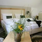 Gaestehaus An Der Sempt & Apartements 4*