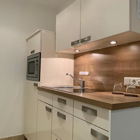 Gaestehaus An Der Sempt & Apartements 招待所 4*