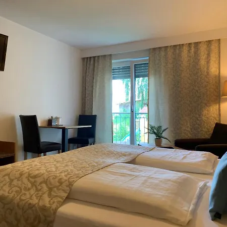 Gaestehaus An Der Sempt & Apartements 4*