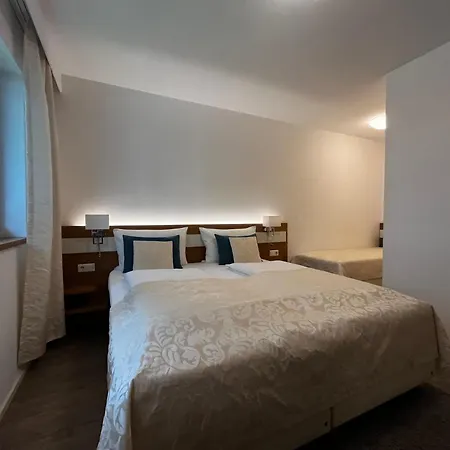 Gaestehaus An Der Sempt & Apartements 4*