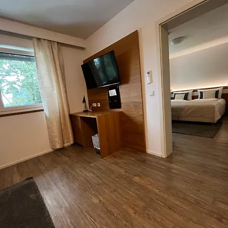Gaestehaus An Der Sempt & Apartements 4*