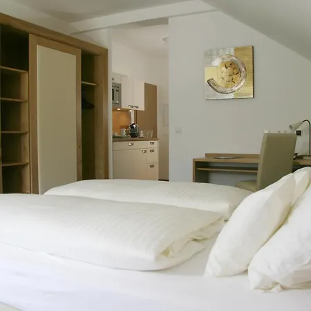 Gaestehaus An Der Sempt & Apartements 招待所 4*