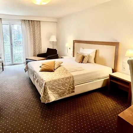Gaestehaus An Der Sempt & Apartements 4*