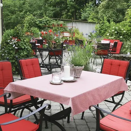Gaestehaus An Der Sempt & Apartements