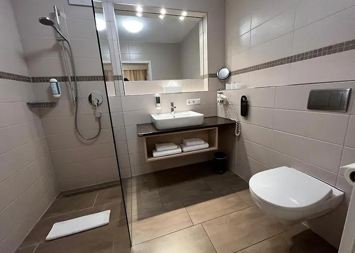 Gaestehaus An Der Sempt & Apartements 招待所 4*
