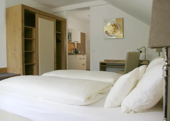 Gaestehaus An Der Sempt & Apartements 招待所 4*