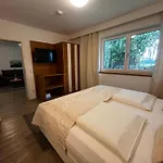 Vendégház Gaestehaus An Der Sempt & Apartements Erding