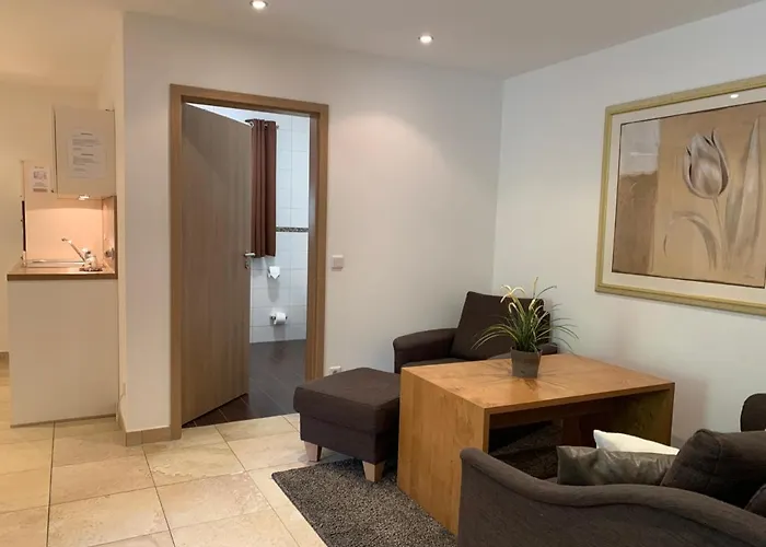 Gaestehaus An Der Sempt & Apartements ゲストハウス 4*