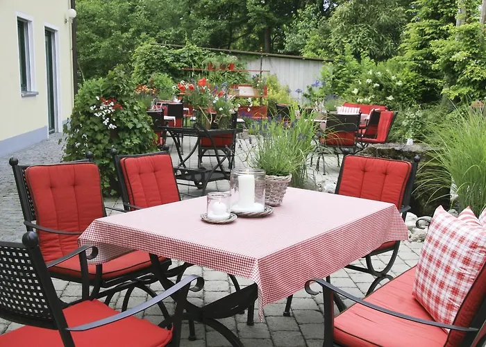 Gaestehaus An Der Sempt & Apartements